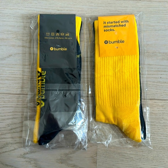 2 Pairs of New Unisex Bumble socks! One size - Picture 2 of 2
